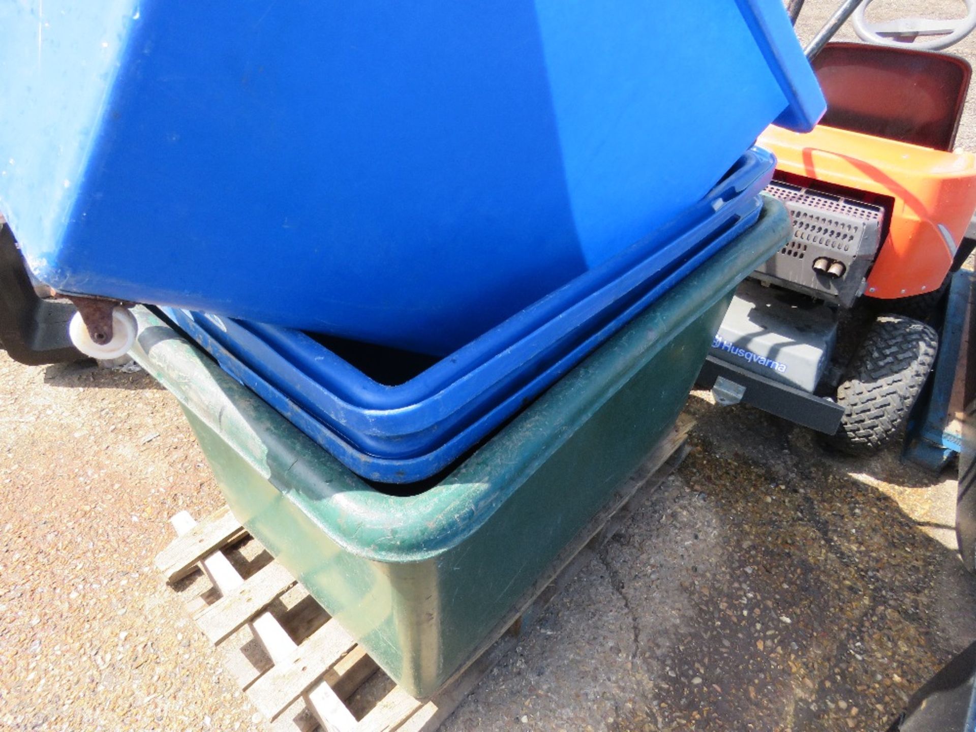 2 X LARGE PLASTIC BINS PLUS 2 X WHEELED BINS WITH HANDLES. - Image 4 of 4