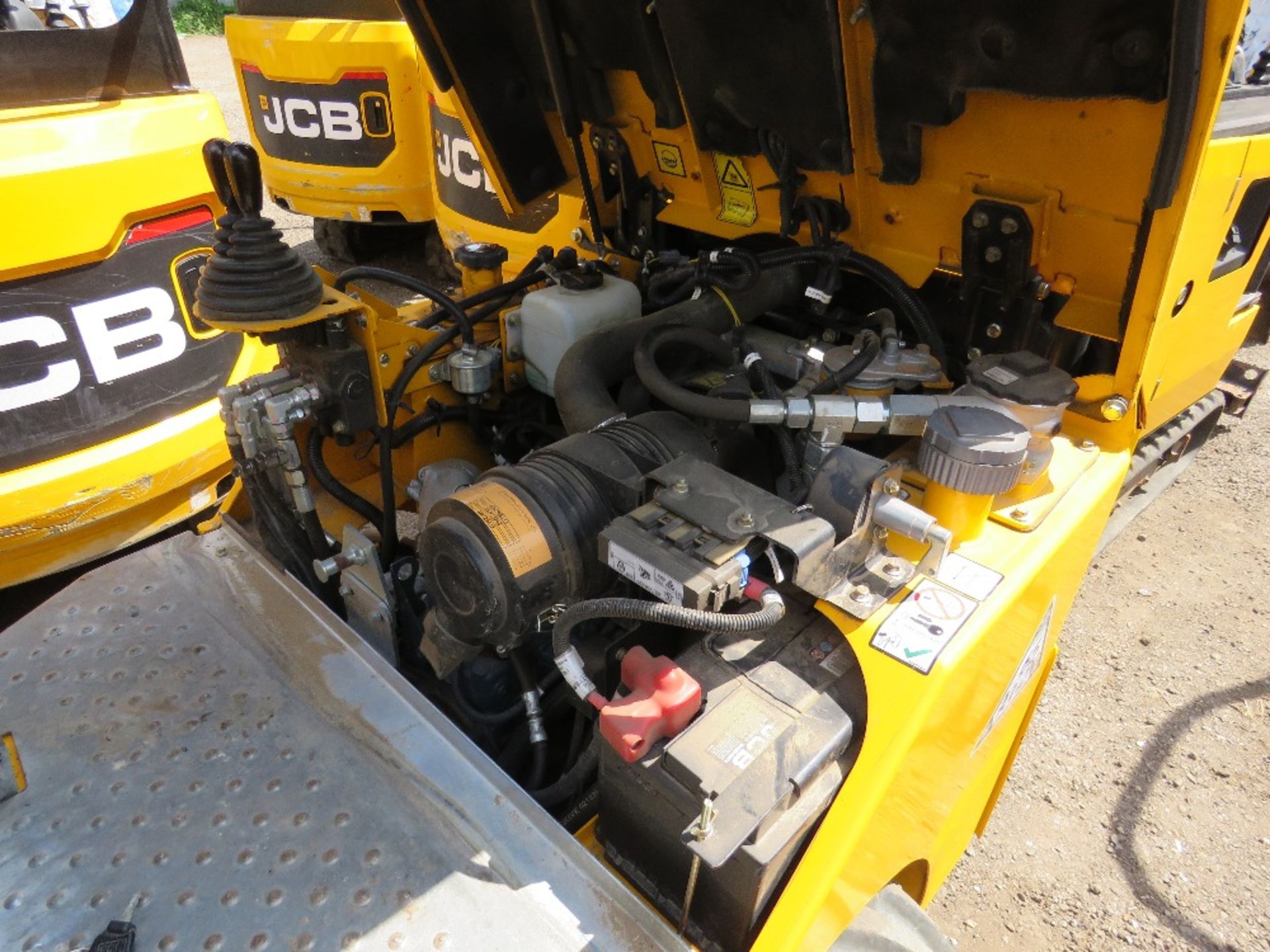 JCB 1T-1 HIGH TIP ONE TONNE DUMPER, YEAR 2018 BUILD. 112.2 RECORDED HOURS, KEY AND CERTIFICATE OF - Image 9 of 13