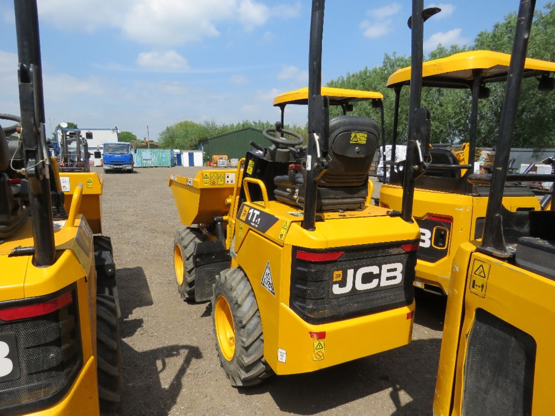 JCB 1T-1 HIGH TIP ONE TONNE DUMPER, YEAR 2018 BUILD. 112.2 RECORDED HOURS, KEY AND CERTIFICATE OF - Image 3 of 13