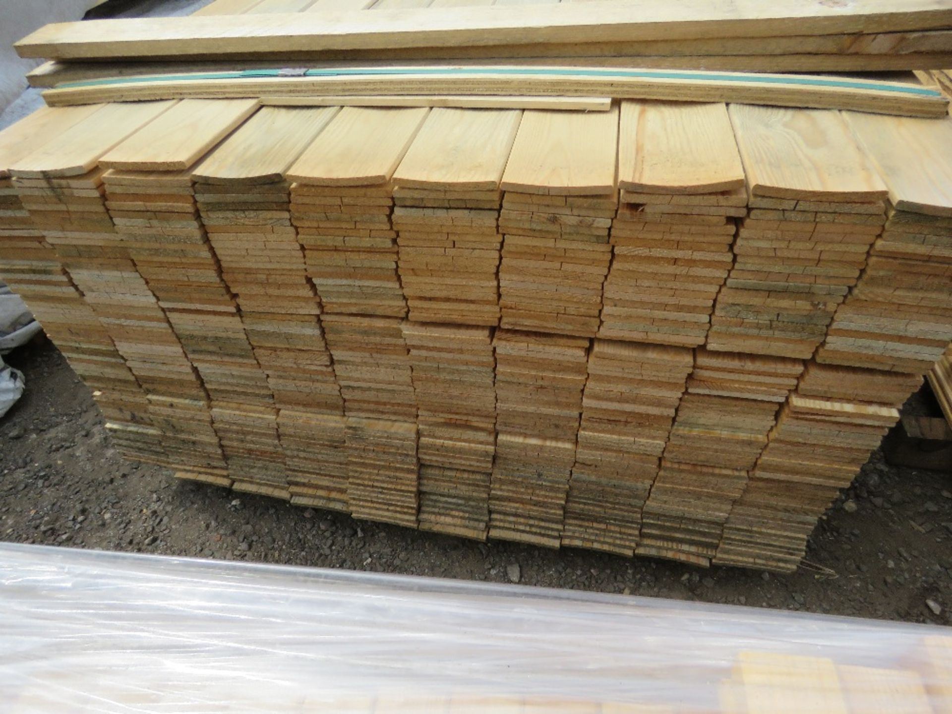 LARGE PACK OF UNTREATED HIT AND MISS BOARDS 1.74M X 9CM APPROX. - Image 2 of 3