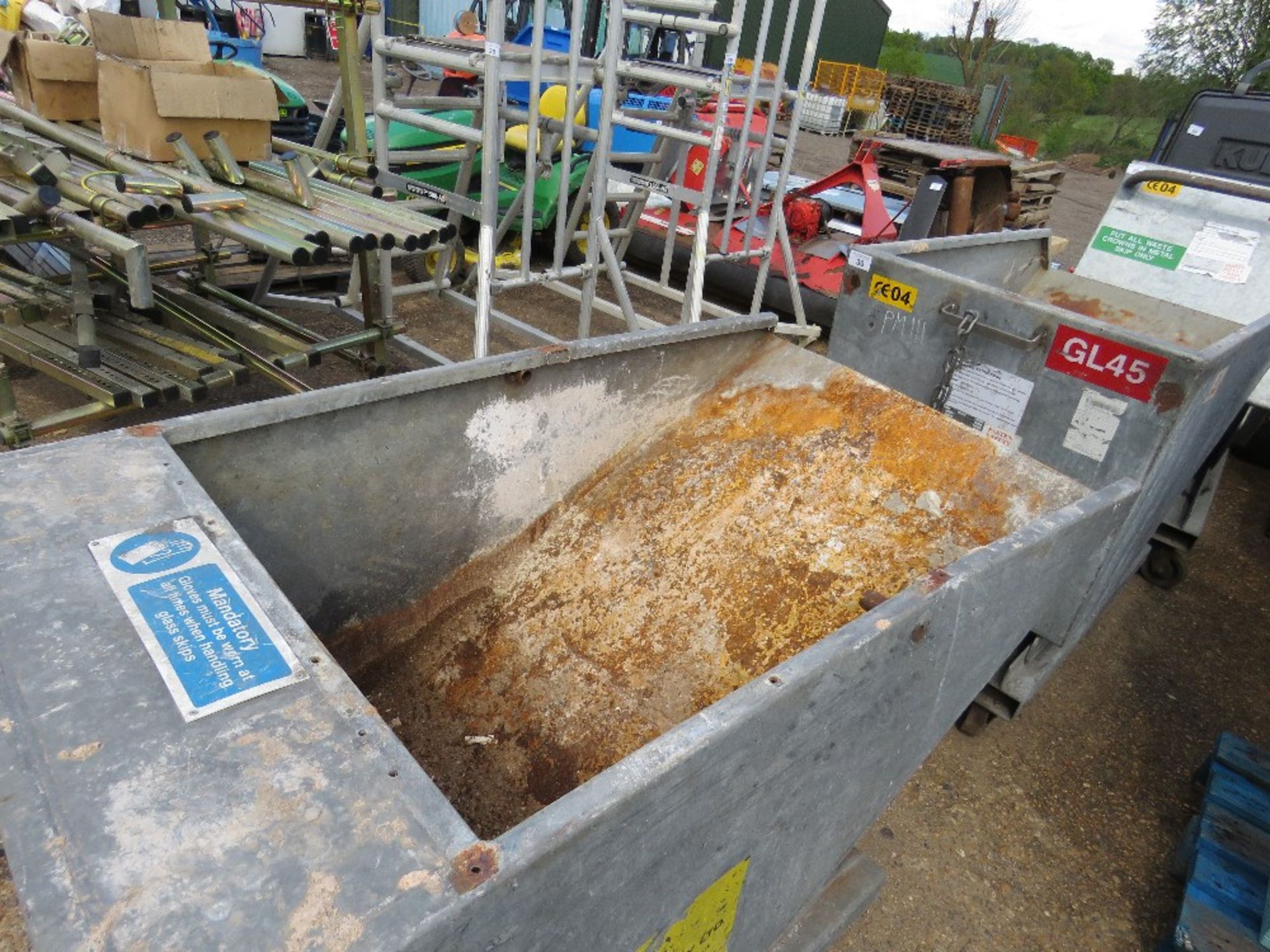 HEAVY DUTY GALVANISED FORKLIFT TIPPING SKIP ON WHEELS. - Image 3 of 4