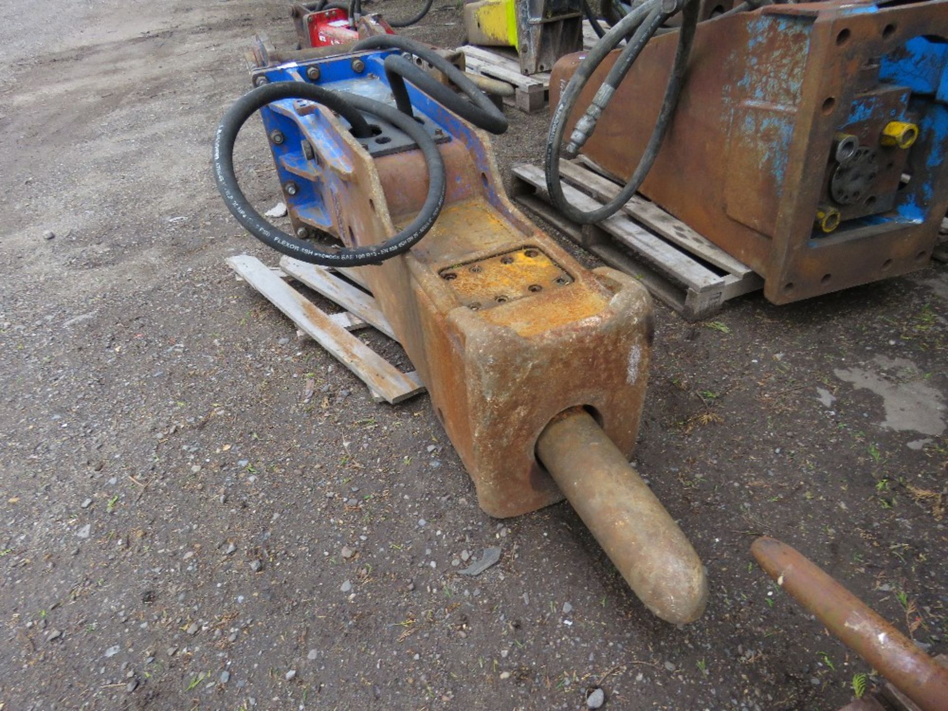 STELCO EXCAVATOR BREAKER ON 80MM PINS. 20-35TONNE MACHINE RATED. - Image 5 of 5