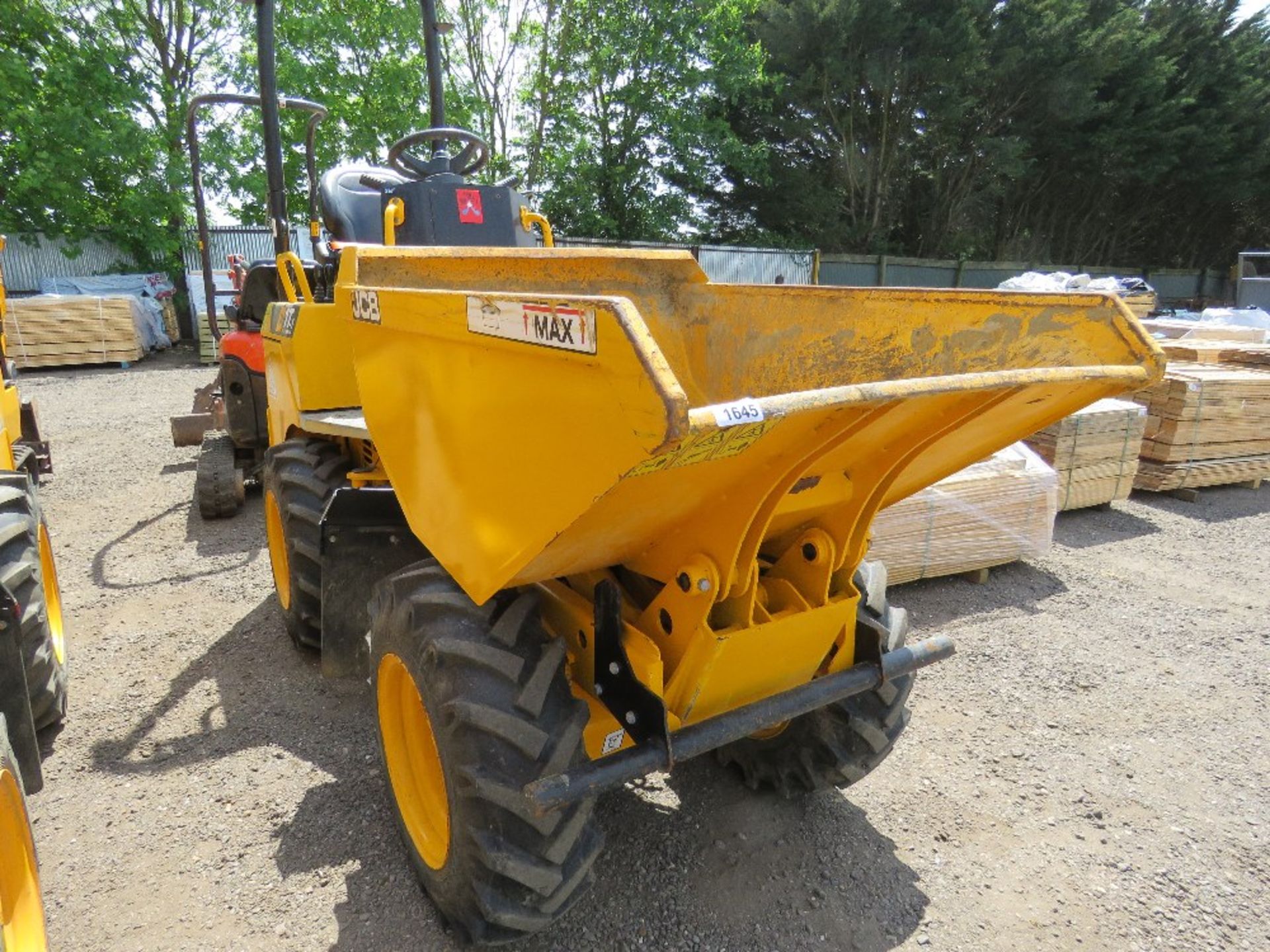 JCB 1T-1 HIGH TIP ONE TONNE DUMPER, YEAR 2018 BUILD. 265.9 RECORDED HOURS, KEY AND CERTIFICATE OF - Image 2 of 10