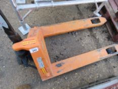 HYDRAULIC PALLET TRUCK. WHEN TESTED WAS SEEN TO LIFT AND LOWER.