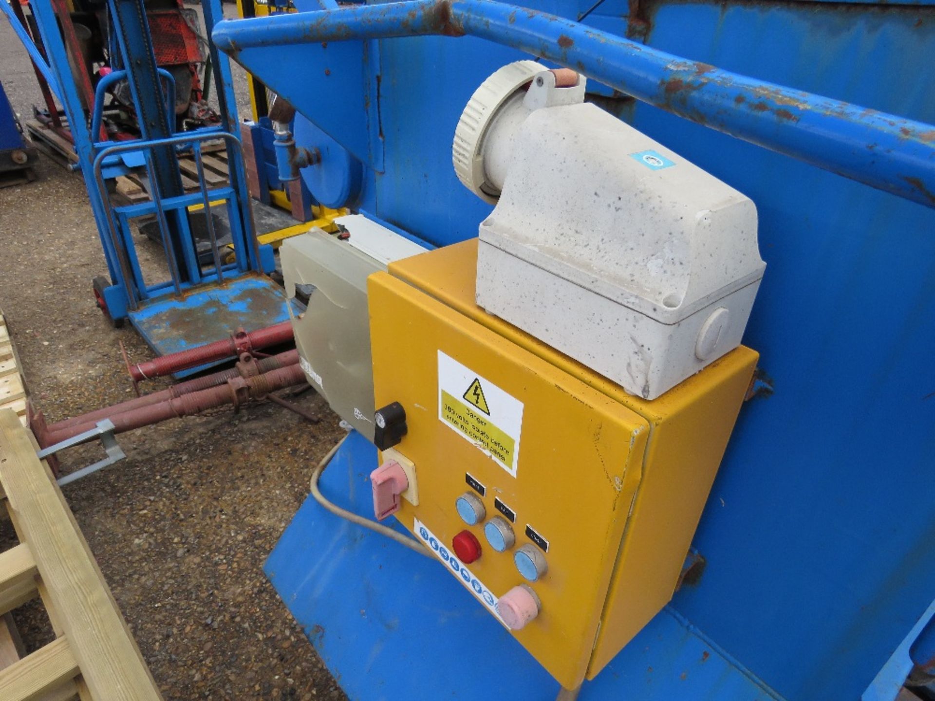 SPE 16DCCS 3 PHASE POWERED DUST EXTRACTION UNIT FOR FLOOR BLASTER UNIT. - Image 2 of 5