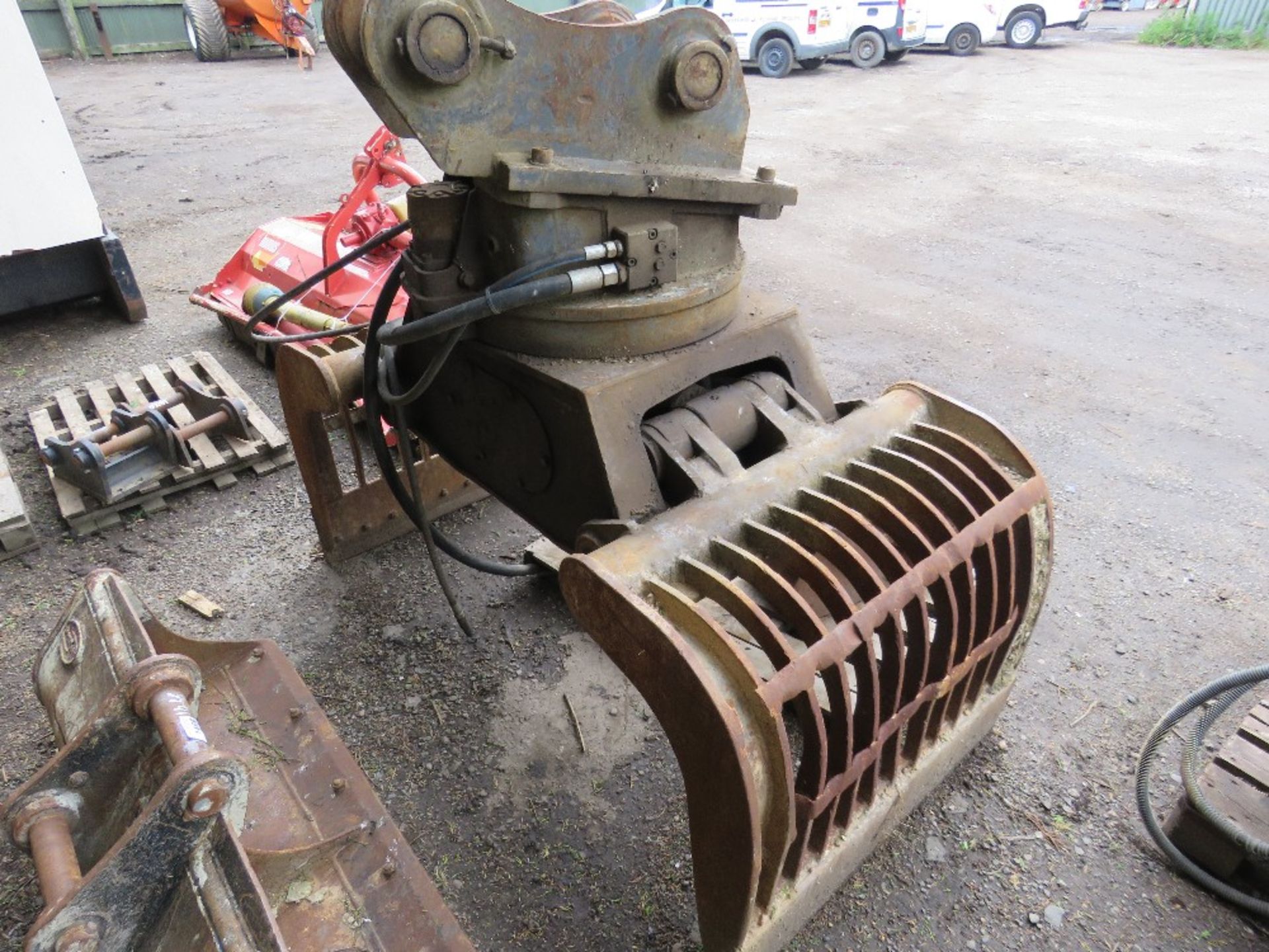 CATERPILLAR 282-9375 SELECTOR GRAB ON 80MM PINS, YEAR 2008. RETIREMENT SALE. NO VAT ON HAMMER PRICE. - Image 2 of 5