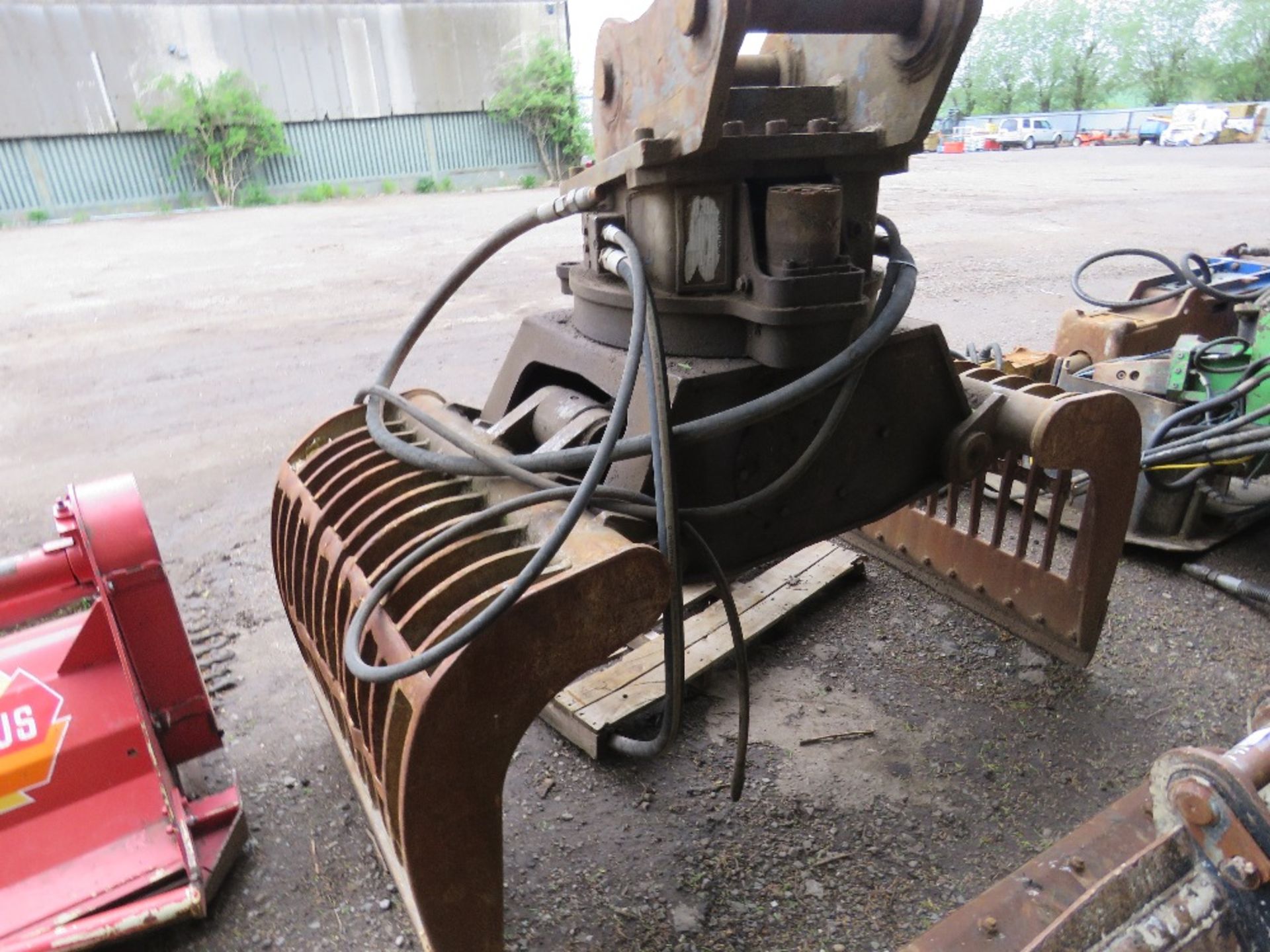 CATERPILLAR 282-9375 SELECTOR GRAB ON 80MM PINS, YEAR 2008. RETIREMENT SALE. NO VAT ON HAMMER PRICE. - Image 4 of 5