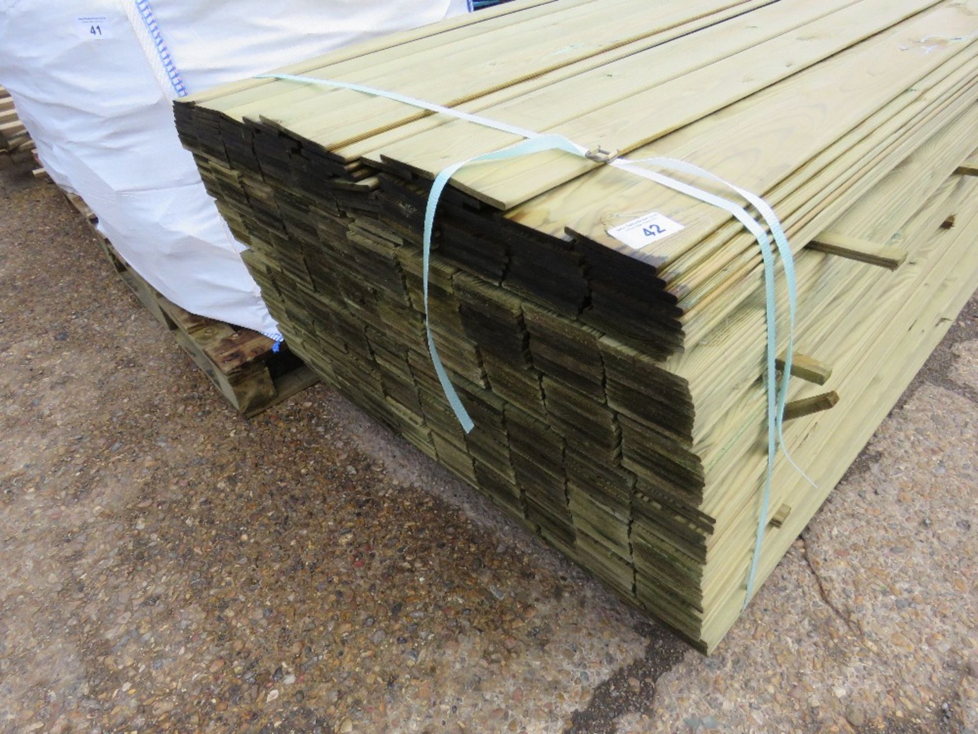 LARGE PACK OF MACHINED HIT AND MISS FENCING BOARDS, TREATED, 1.74M X 10CM APPROX. - Image 2 of 4