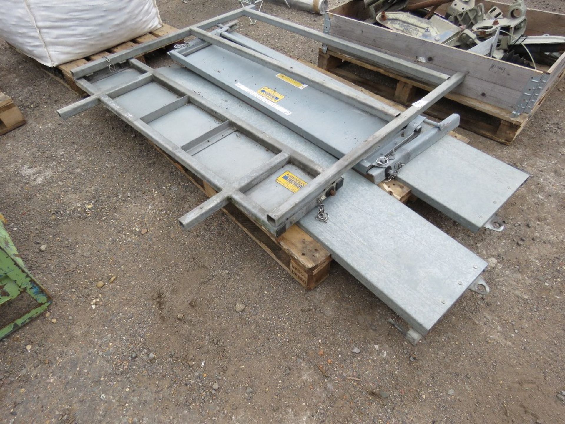 SET OF SIDES AND A HEADBOARD FOR AN IFOR WILLIAMS LM 5 SERIES TRAILER 7FT LENGTH APPROX. - Image 2 of 3