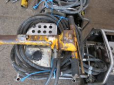 JCB BEAVER HYDRAULIC BREAKER PACK COMPLETE WITH HOSE AND GUN, CONDITION UNKNOWN