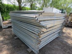 31 X SOLID TEMPORARY FENCE PANELS, COMES WITH 2 PALLETS OF FEET AND BAG OF CLIPS.