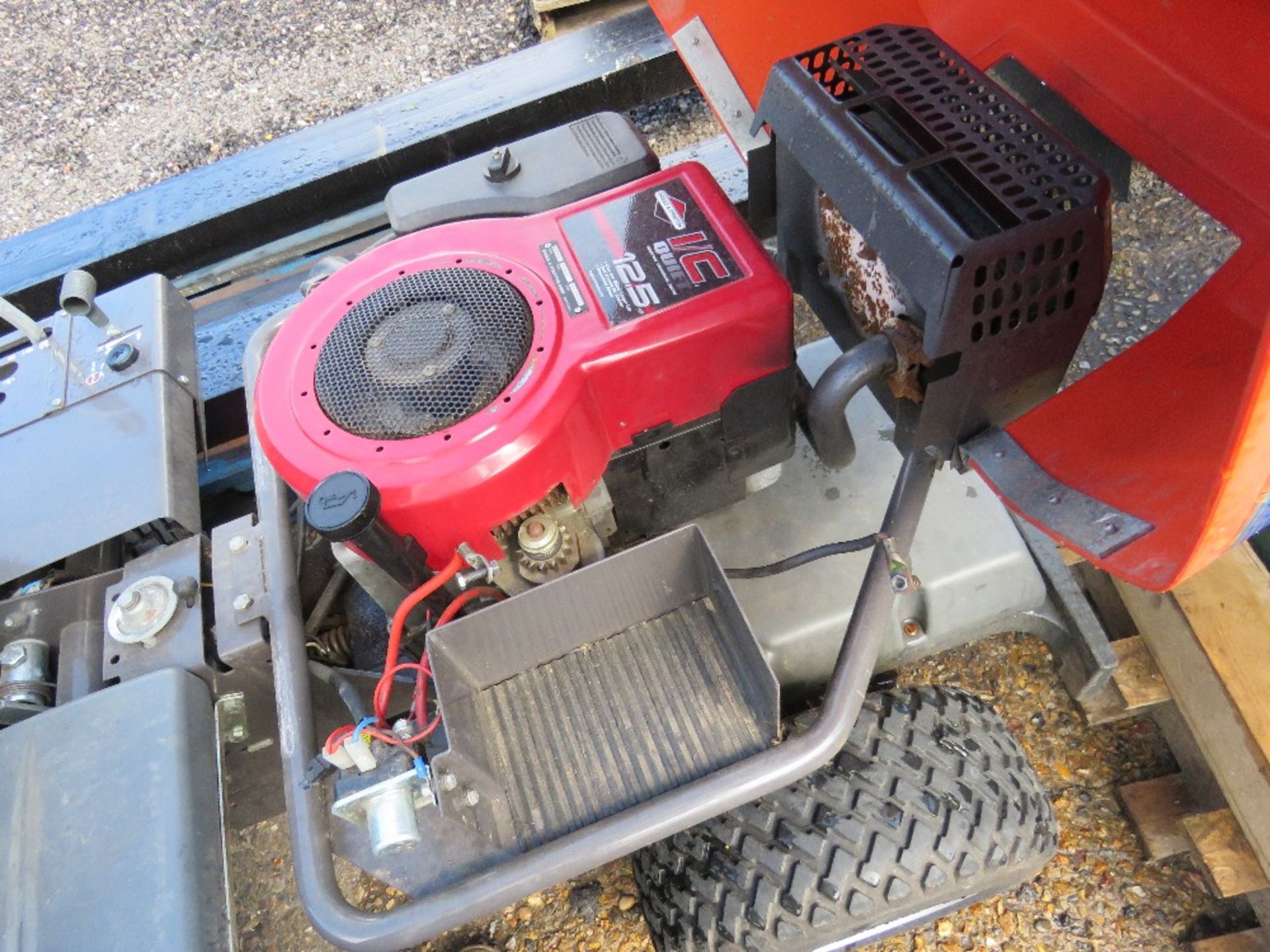 HUSQVARNA RIDER 13 OUT FRONT ROTARY RIDE ON MOWER. WHEN TESTED WAS SEEN TO START AND RUN AND DRIVE.. - Image 4 of 4