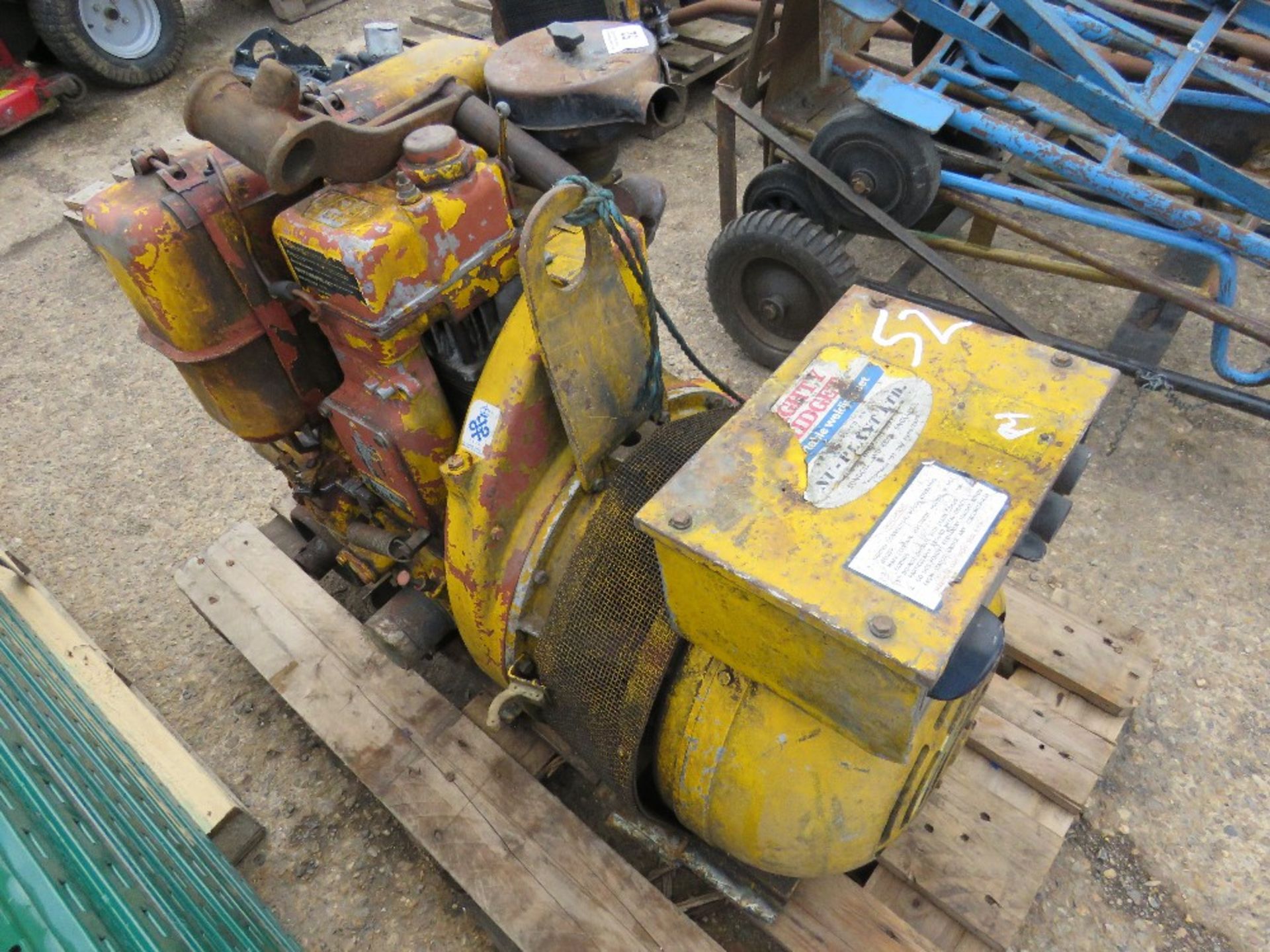 MIGHTY MIDGET HANDLE START LISTER ENGINED WELDING PLANT. NO VAT ON HAMMER PRICE. UNTESTED, CONDITION - Image 2 of 4