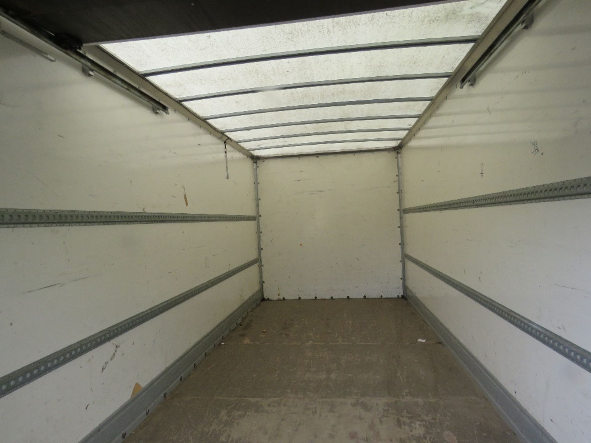 BOX BODY FROM 7.5TONNE LORRY, 20FT LENGTH WITH REAR ROLLER SHUTTER. RECENTLY REMOVED. - Image 3 of 6