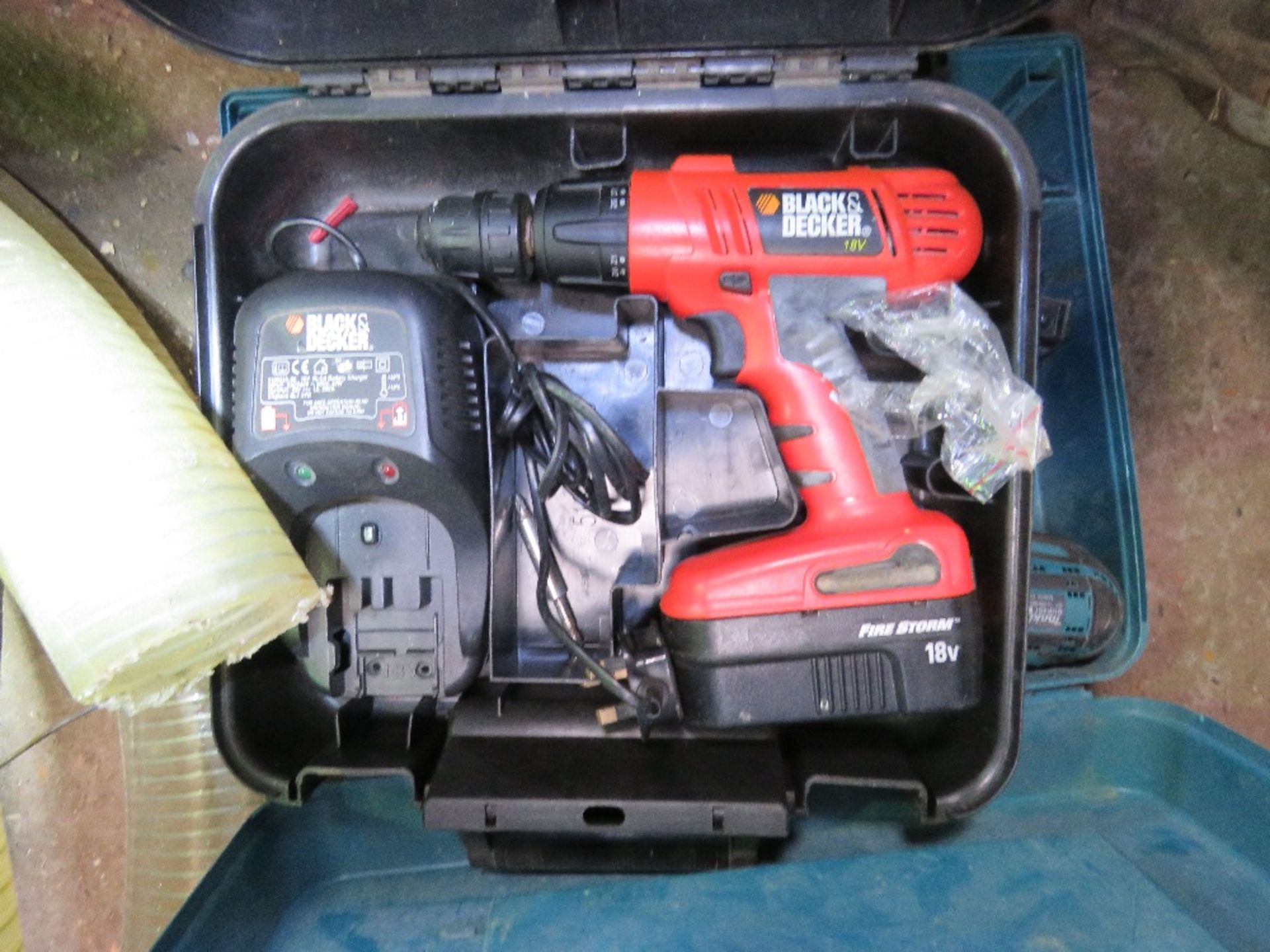 MAKITA AND BLACK AND DECKER BATTERY DRILLS.