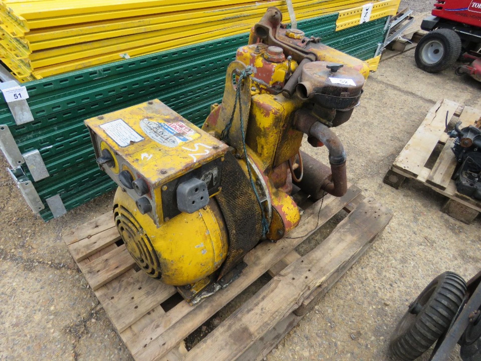 MIGHTY MIDGET HANDLE START LISTER ENGINED WELDING PLANT. NO VAT ON HAMMER PRICE. UNTESTED, CONDITION