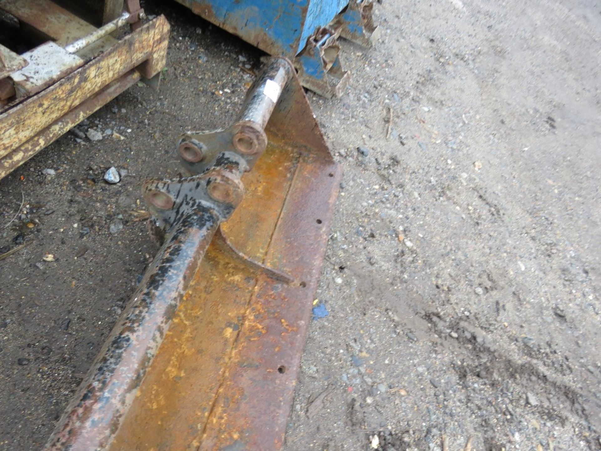 GRADING BUCKET , 3FT WIDE, FOR MINI EXCAVATOR ON 20MM PINS. - Image 2 of 2