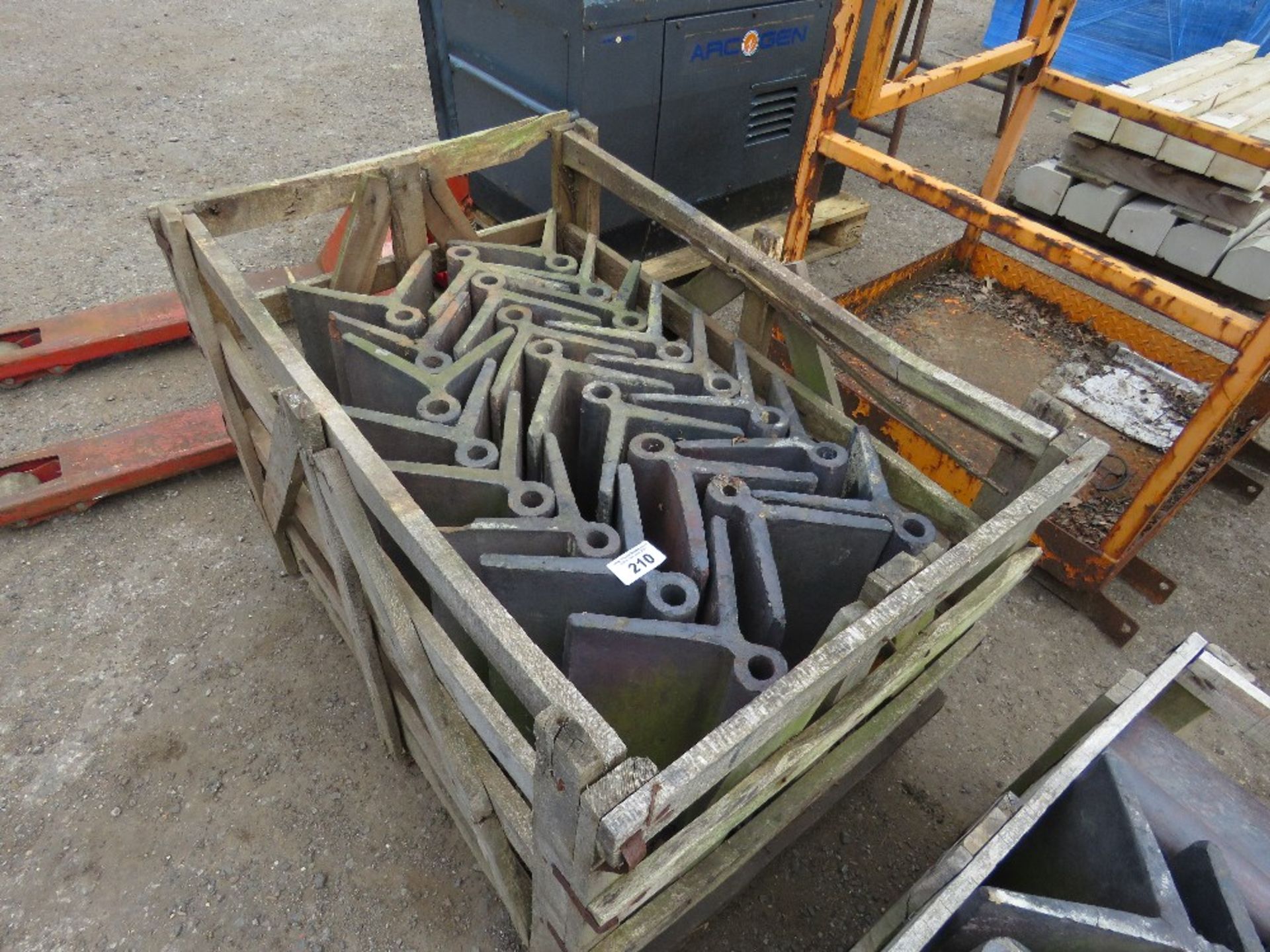 STILLAGE CONTAINING 23 X ORNATE/DECORATIVE ROOF RIDGE CAP TILES. NO VAT ON HAMMER PRICE.