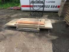 PALLET CONTAINING 15 X SCAFFOLD BOARDS: 8@8FT PLUS 7@5-6FT APPROX.