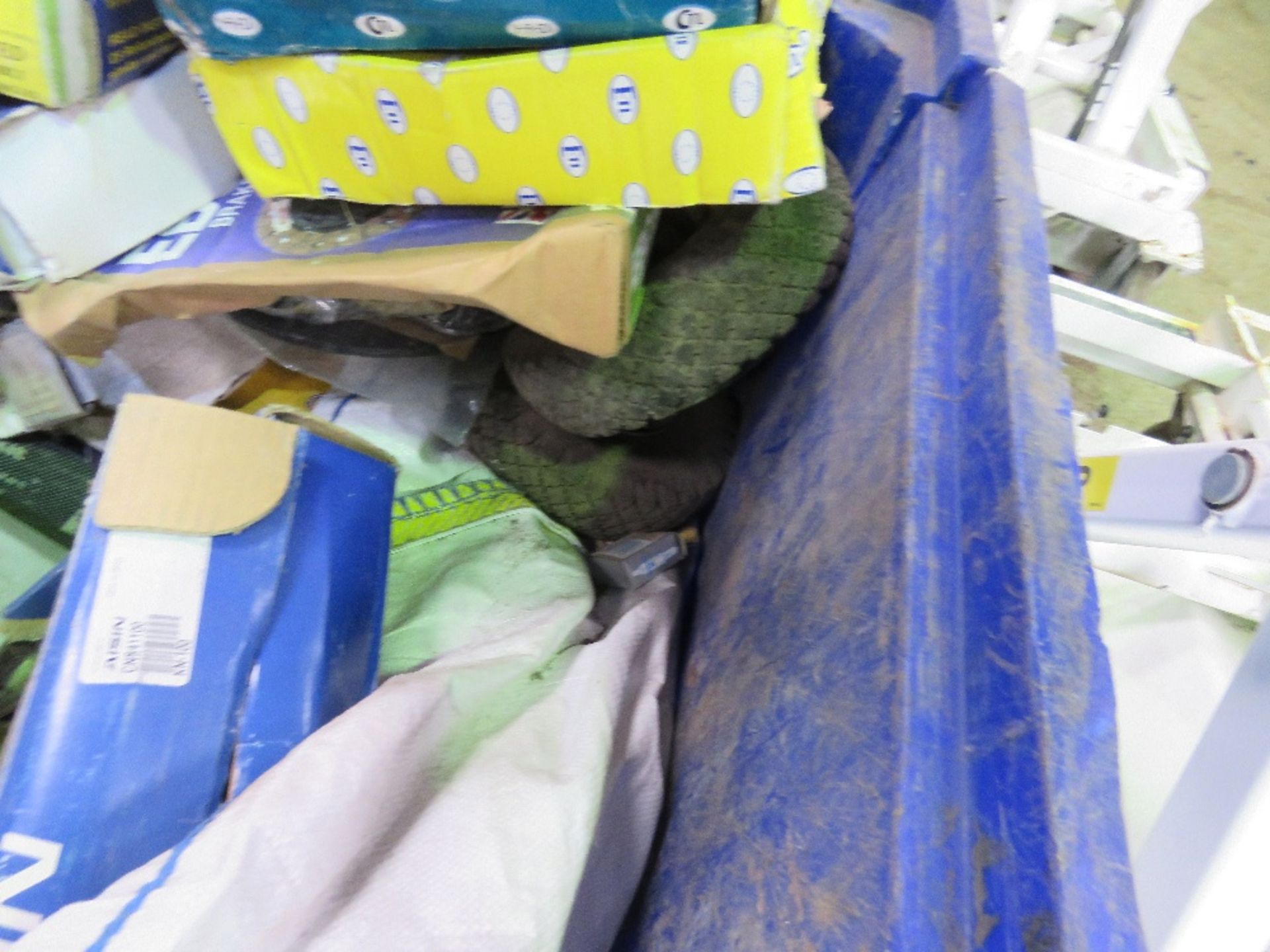 STILLAGE OF COMMERCIAL VEHICLE CLEARANCE ITEMS. - Image 6 of 6