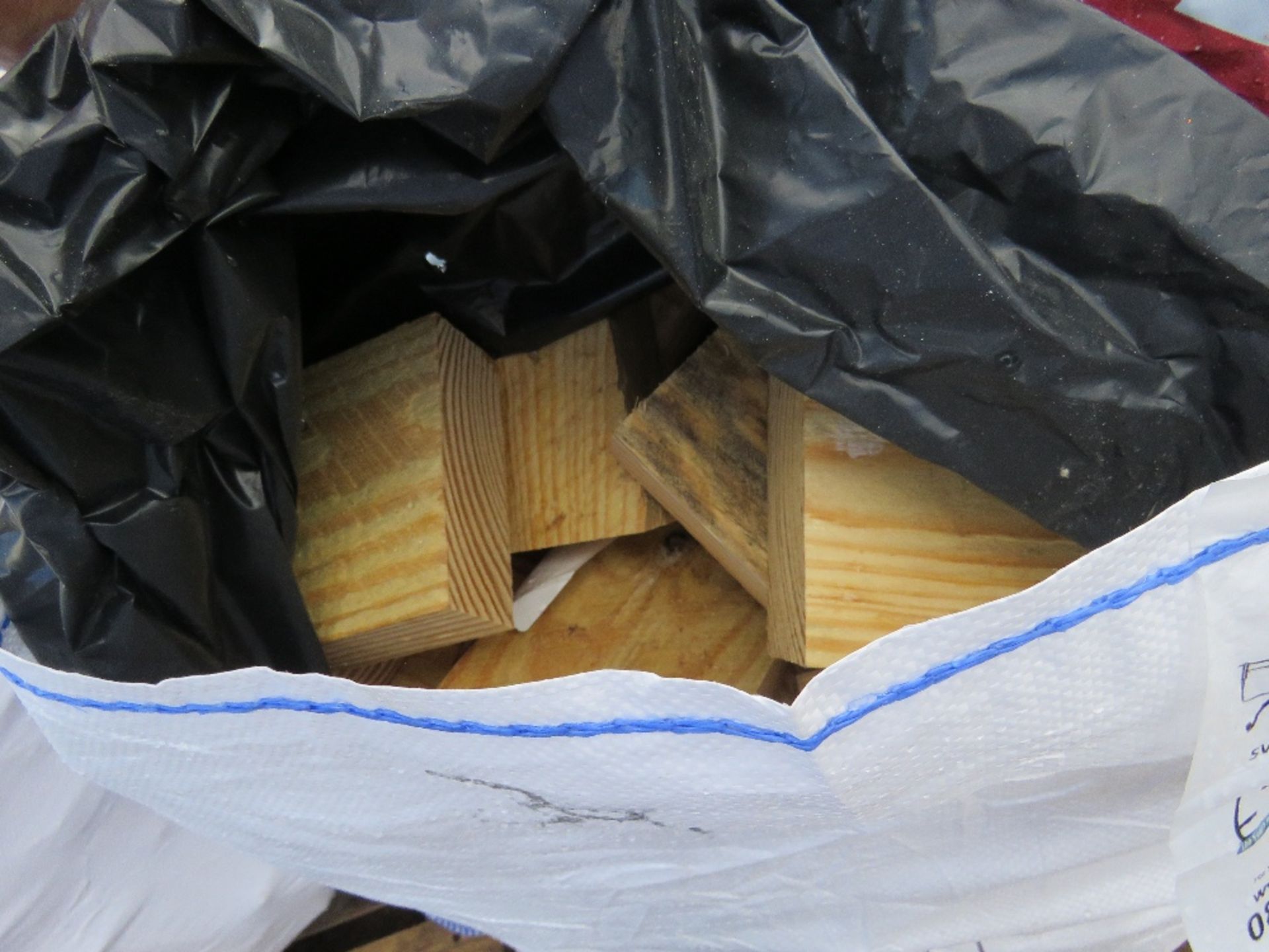 2 X BAGS OF FIREWOOD OFFCUT TIMBER. - Image 3 of 3