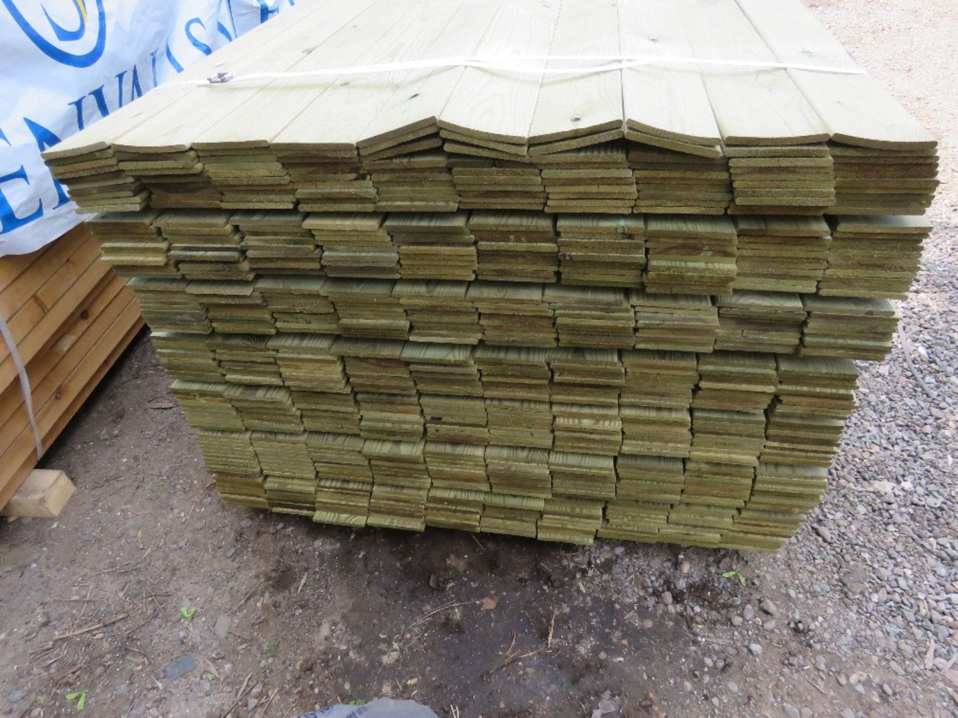 LARGE PACK OF TREATED MACHINED HIT AND MISS FENCE CLADDING BOARDS 1.74M X 95MM APPROX. - Image 3 of 4