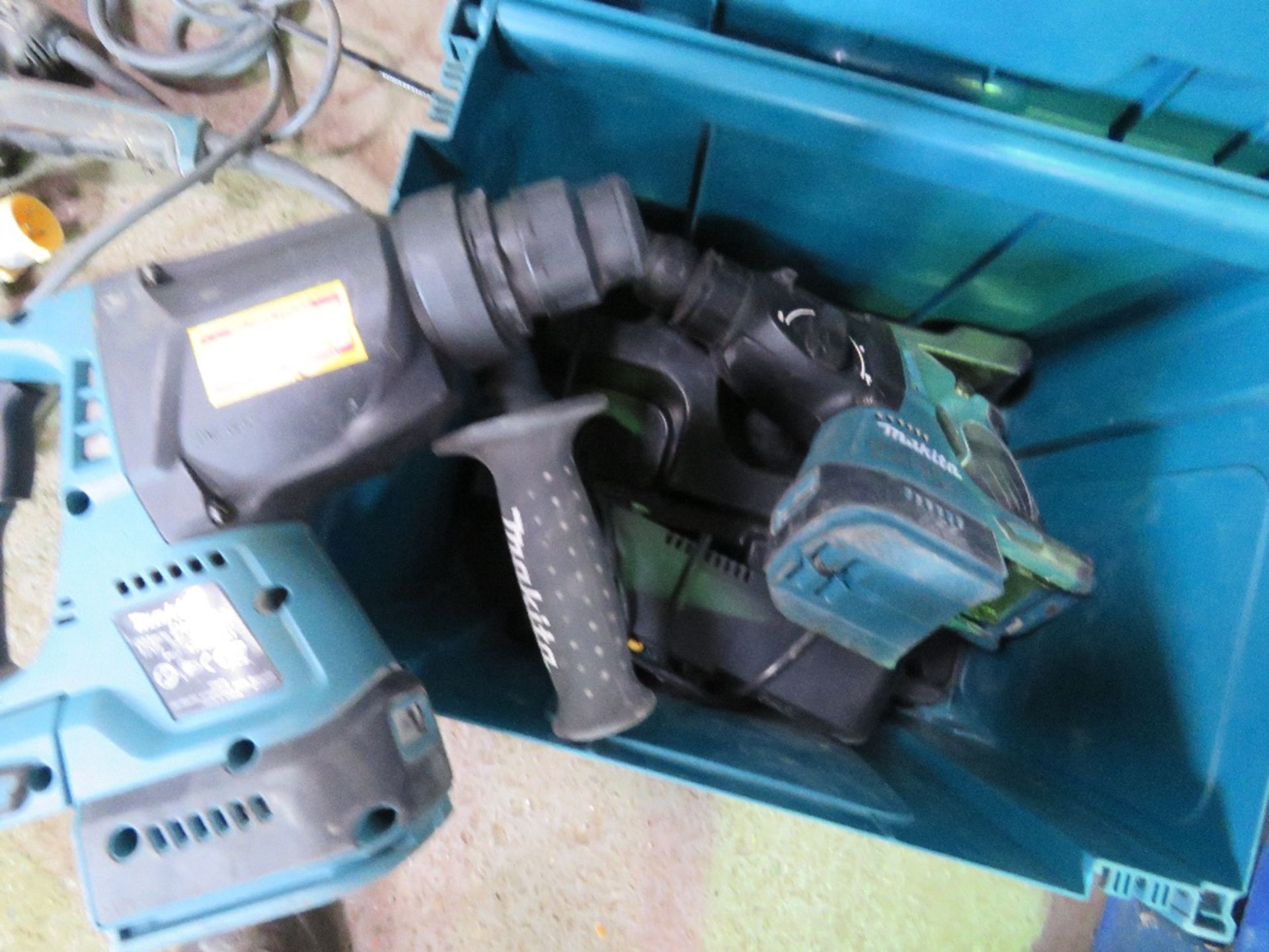 2 X MAKITA DHR242 DRILLS WITH A CHARGER BUT NO BATTERIES. UNTESTED, CONDITION UNKNOWN.