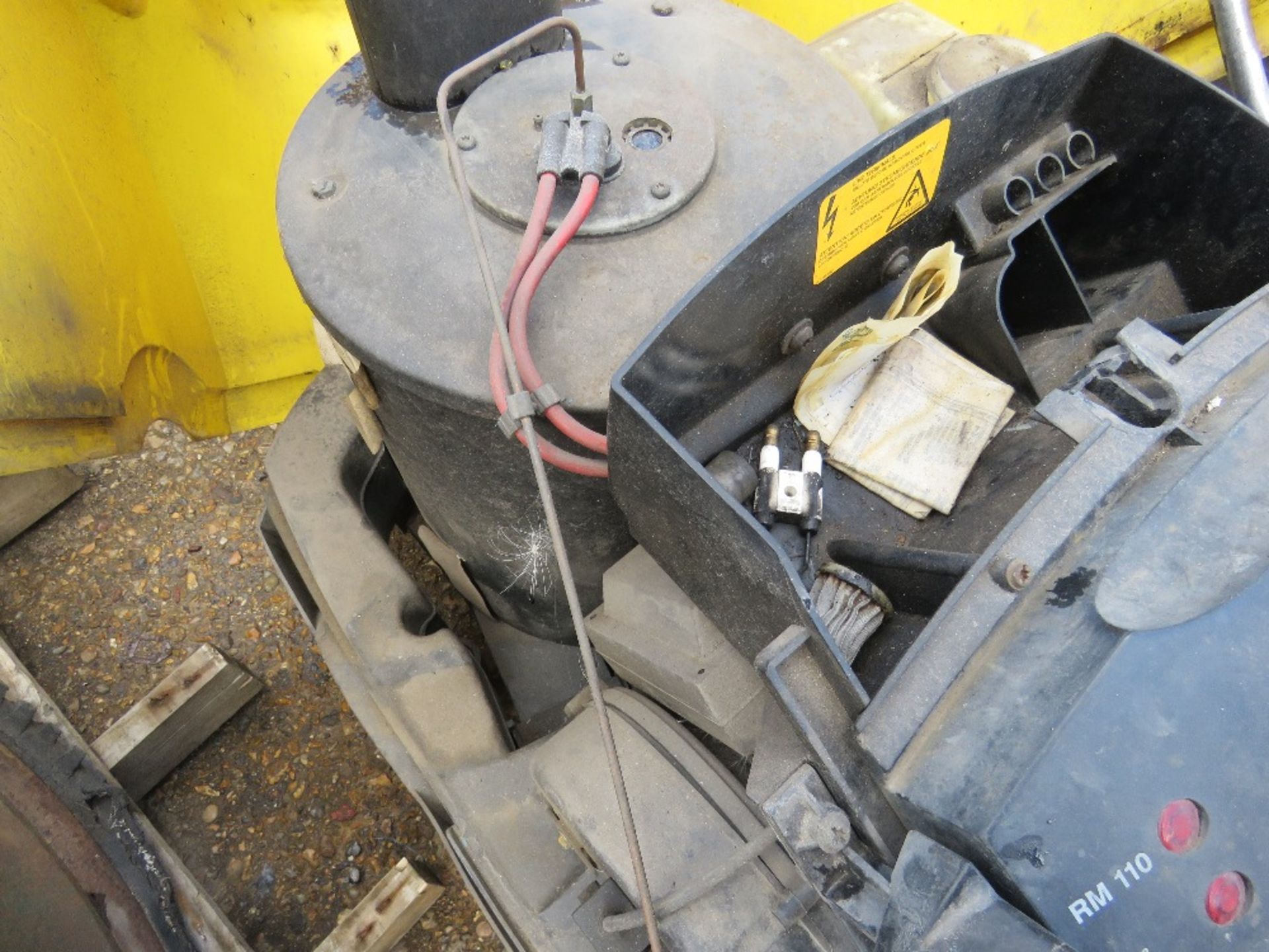 KARCHER 240VOLT STEAM CLEANER, UNTESTED, CONDITION UNKNOWN. - Image 3 of 3