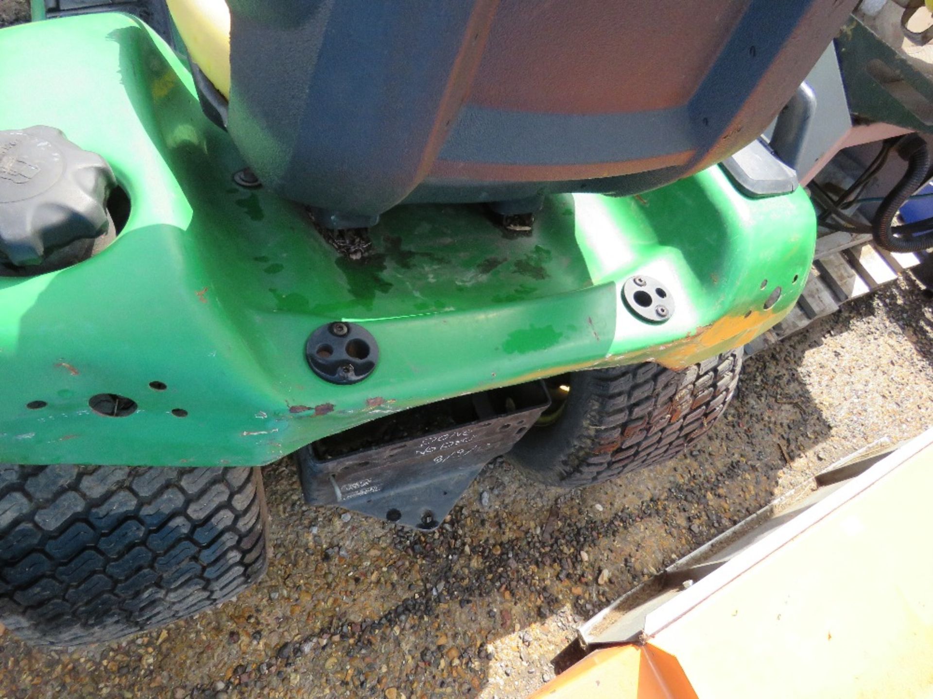 JOHN DEERE X540 PROFESSIONAL RIDE ON MOWER, PREVIOUS COUNCIL USEAGE. STRAIGHT FROM STORAGE, NO KEY - Image 6 of 6