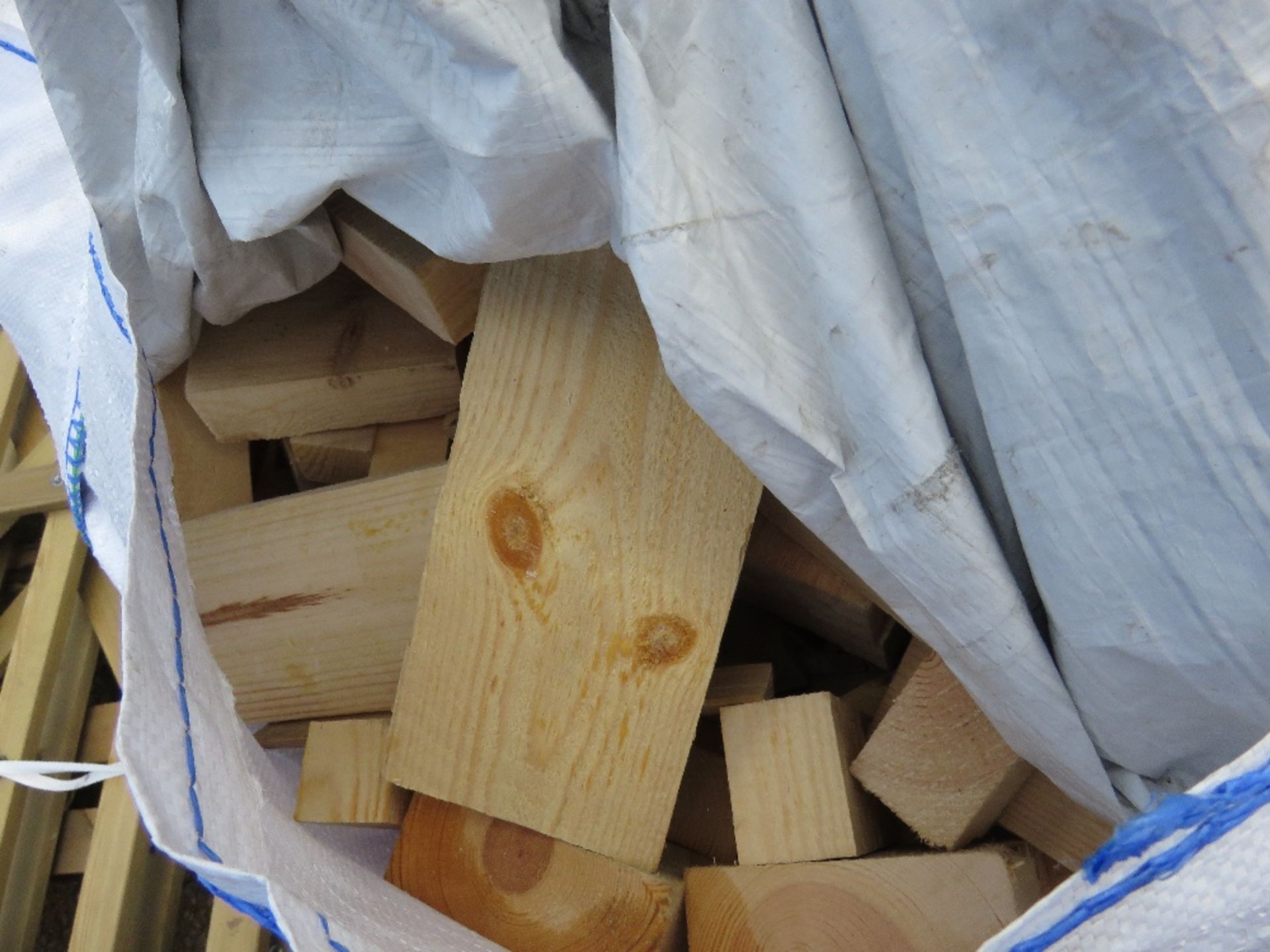 2 X BULK BAGS OF FIREWOOD TIMBER OFFCUTS. - Image 2 of 4