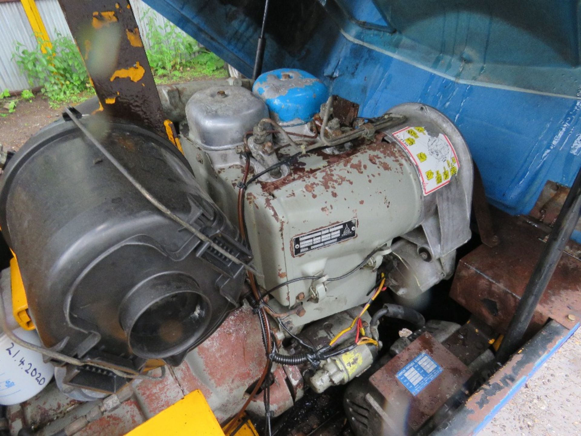 INGERSOLL RAND P100WDG COMPRESSOR GENERATOR, 2 CYLINDER DEUTZ ENGINE. WHEN TESTED WAS SEEN TO RUN AN - Image 7 of 8