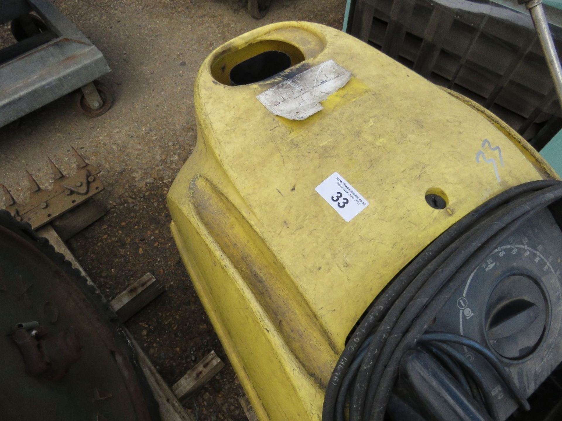 KARCHER 240VOLT STEAM CLEANER, UNTESTED, CONDITION UNKNOWN. - Image 2 of 3