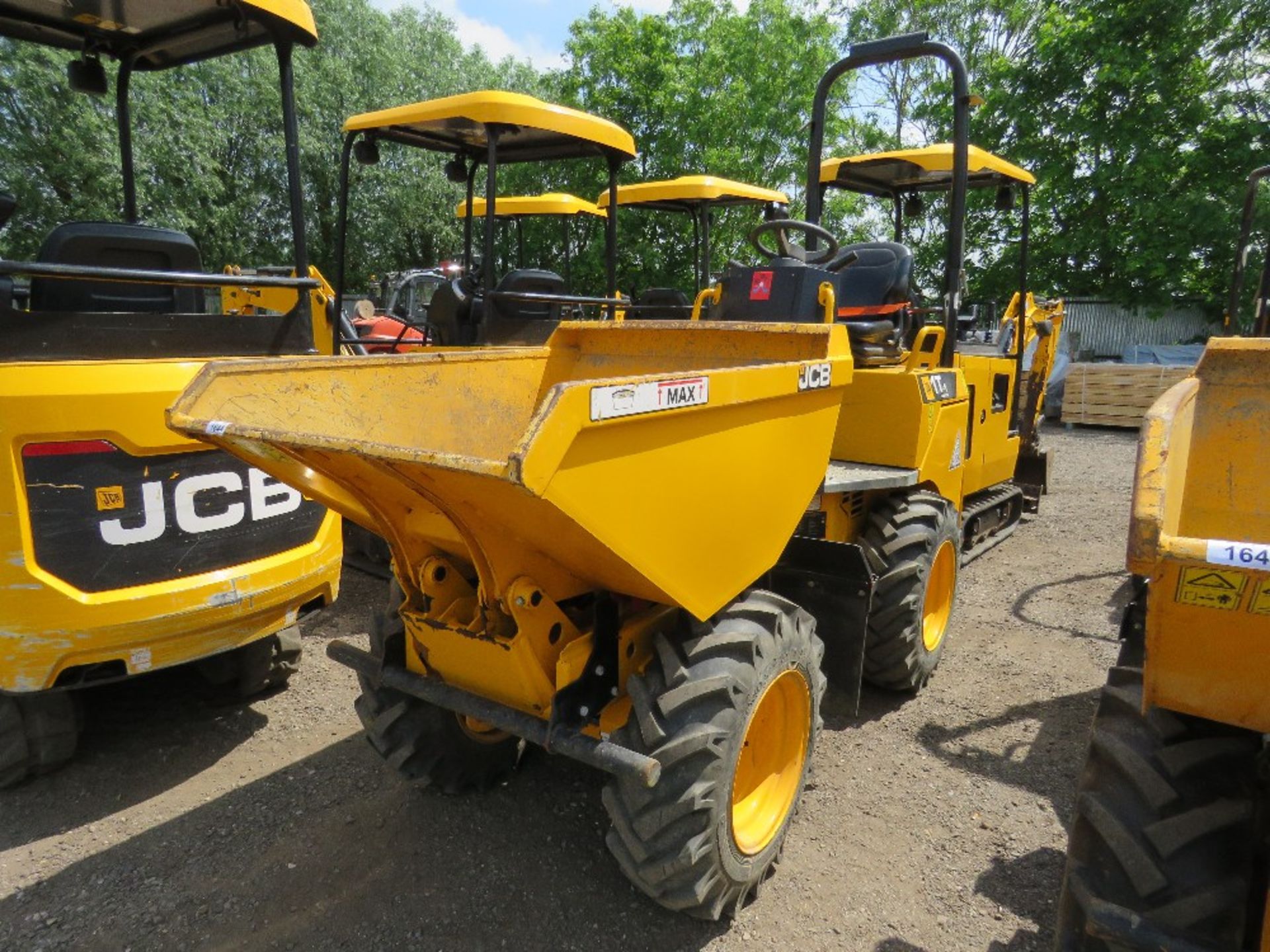 JCB 1T-1 HIGH TIP ONE TONNE DUMPER, YEAR 2018 BUILD. 112.2 RECORDED HOURS, KEY AND CERTIFICATE OF