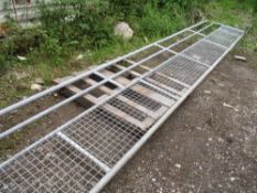 WHEELED LIVESTOCK HANDLING GATE, 20FT LENGTH APPROX.