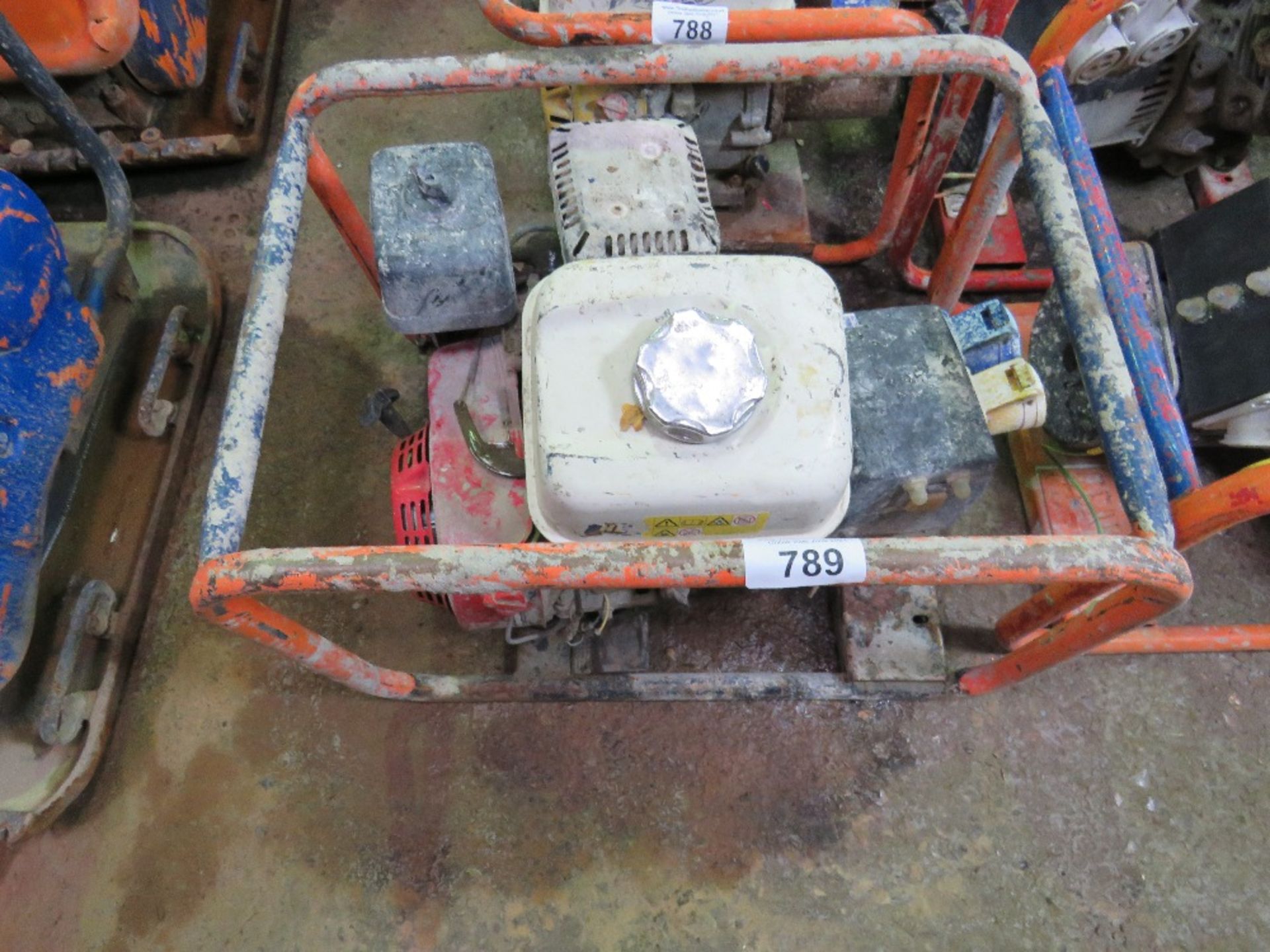 PETROL ENGINED GENERATOR, SPARES/REPAIR. UNTESTED, CONDITION UNKNOWN. - Image 2 of 3