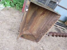 FOREND LOADER BUCKET, 1M WIDE APPROX.