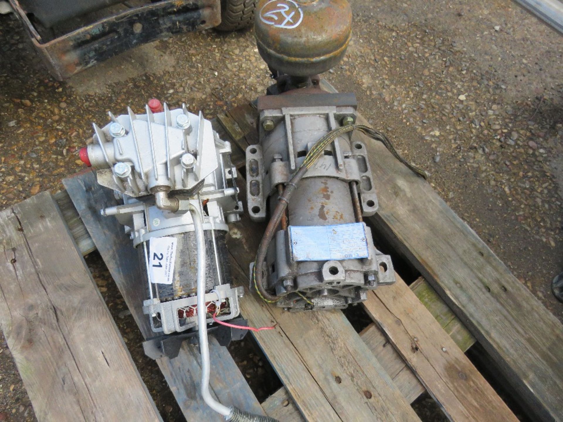 2 X PUMPS/MOTORS. - Image 4 of 4