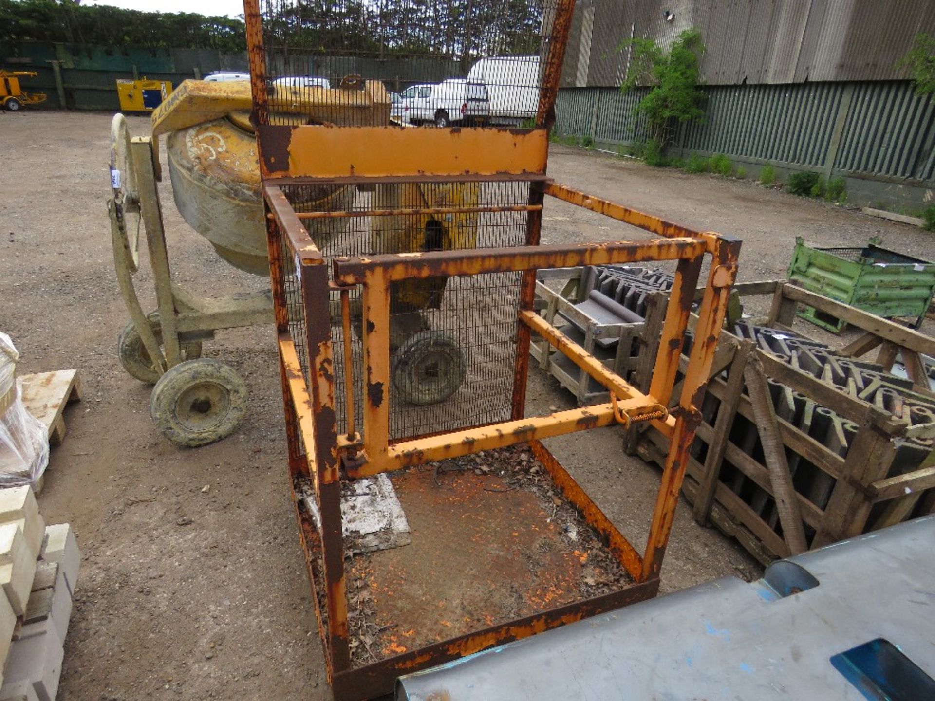 FORKLIFT MOUNTED MAN CAGE, UNTESTED. NO VAT ON HAMMER PRICE.