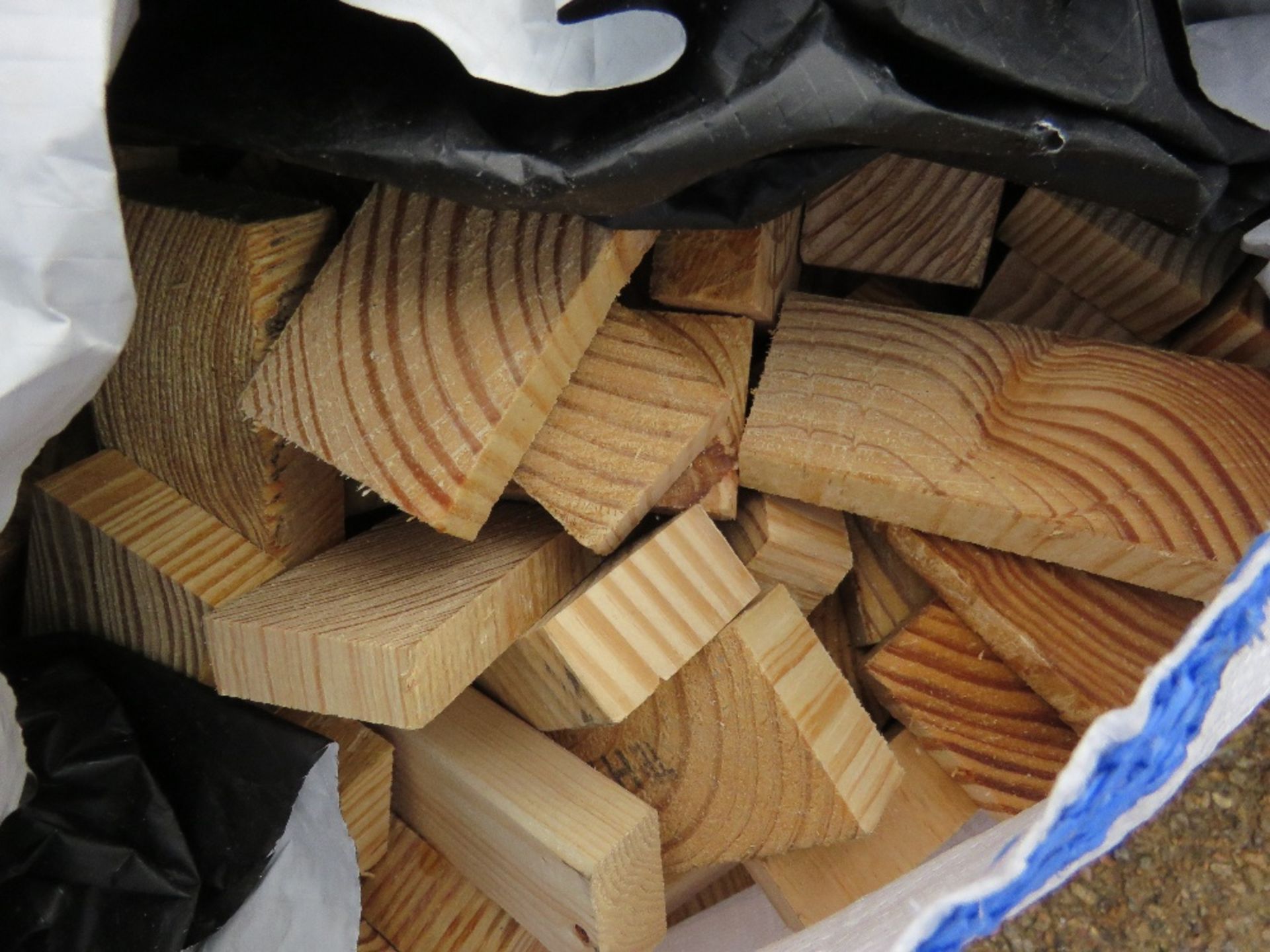 2 X BULK BAGS OF FIREWOOD TIMBER OFFCUTS. - Image 4 of 4