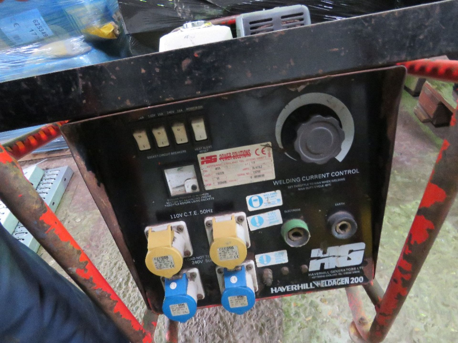 HONDA ENGINED WELDER GENERATOR. WHNE TESTED WAS SEEN TO RUN, OUTPUT UNTESTED. - Image 4 of 4