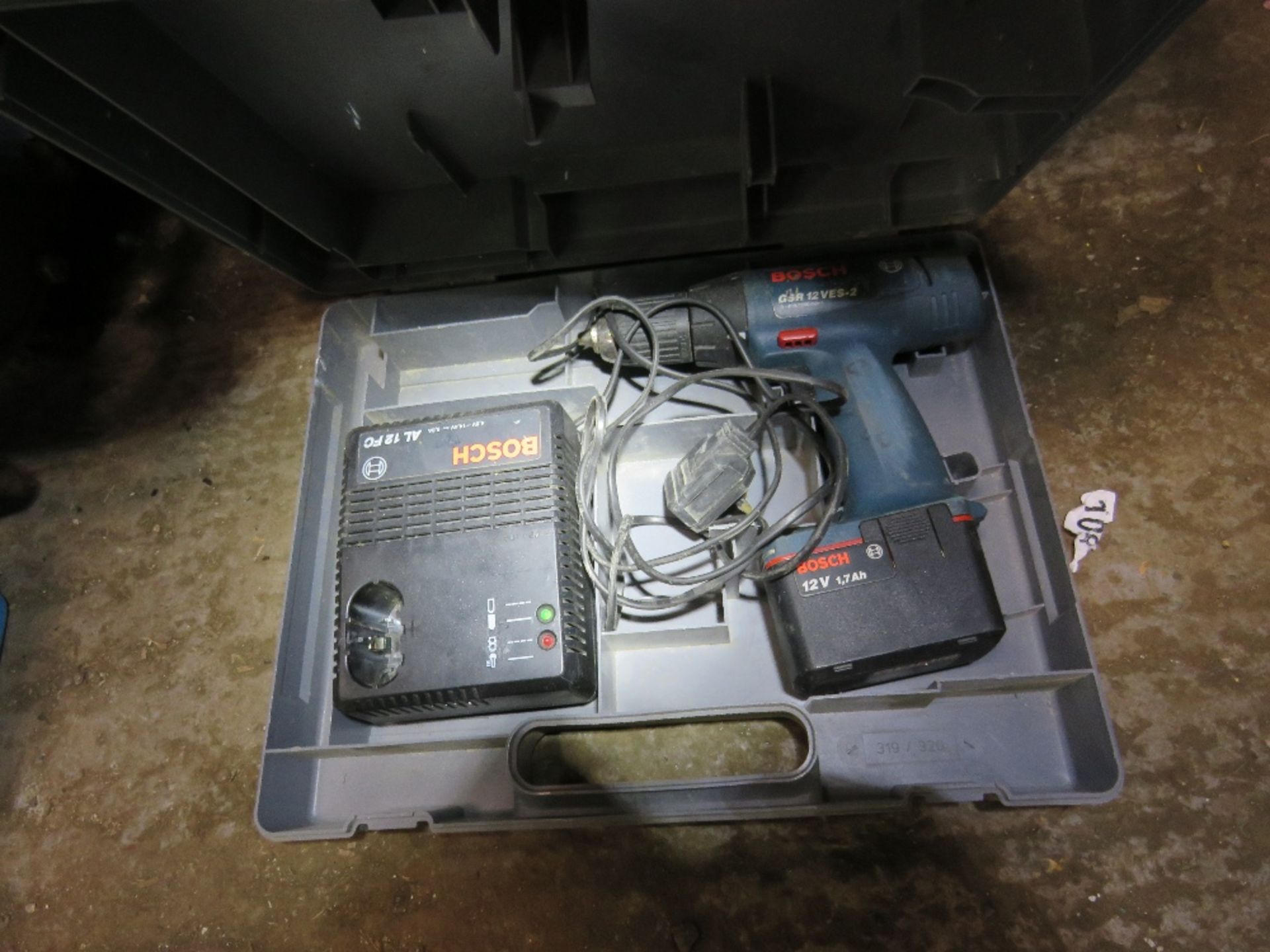 BOSCH BATTERY DRILL