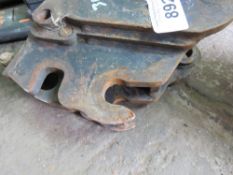 MANUAL EXCAVATOR QUICK HITCH ON 30MM PINS, UNTESTED.