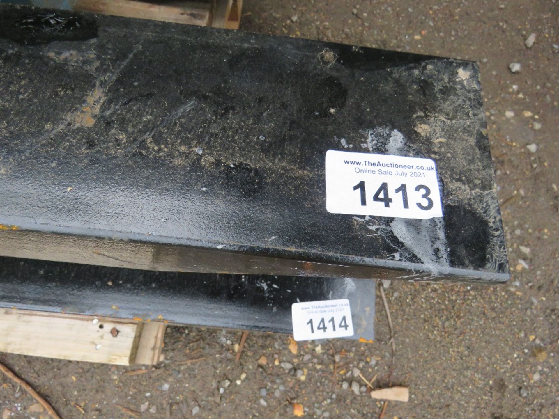 PAIR OF 6FT LENGTH FORKLIFT EXTENSION TINES/SLEEVES, 6" WIDTH, WITH LOCKING PINS. - Image 2 of 3