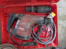 HILTI TE300 BREAKER DRILL WITH A NEEDLE GUN HEAD.UNTESTED, CONDITION UNKNOWN.