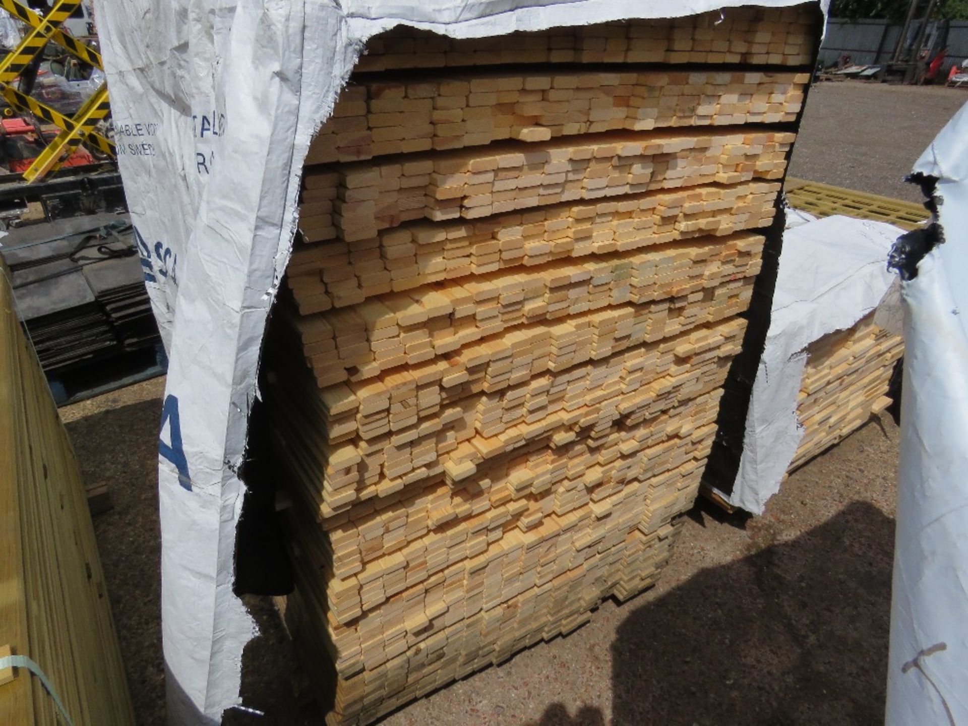 PACK OF UNTREATED TIMBER FENCE RAILS, 1.72M LENGTH X 45MM X16MM WIDTH APPROX. - Image 2 of 2