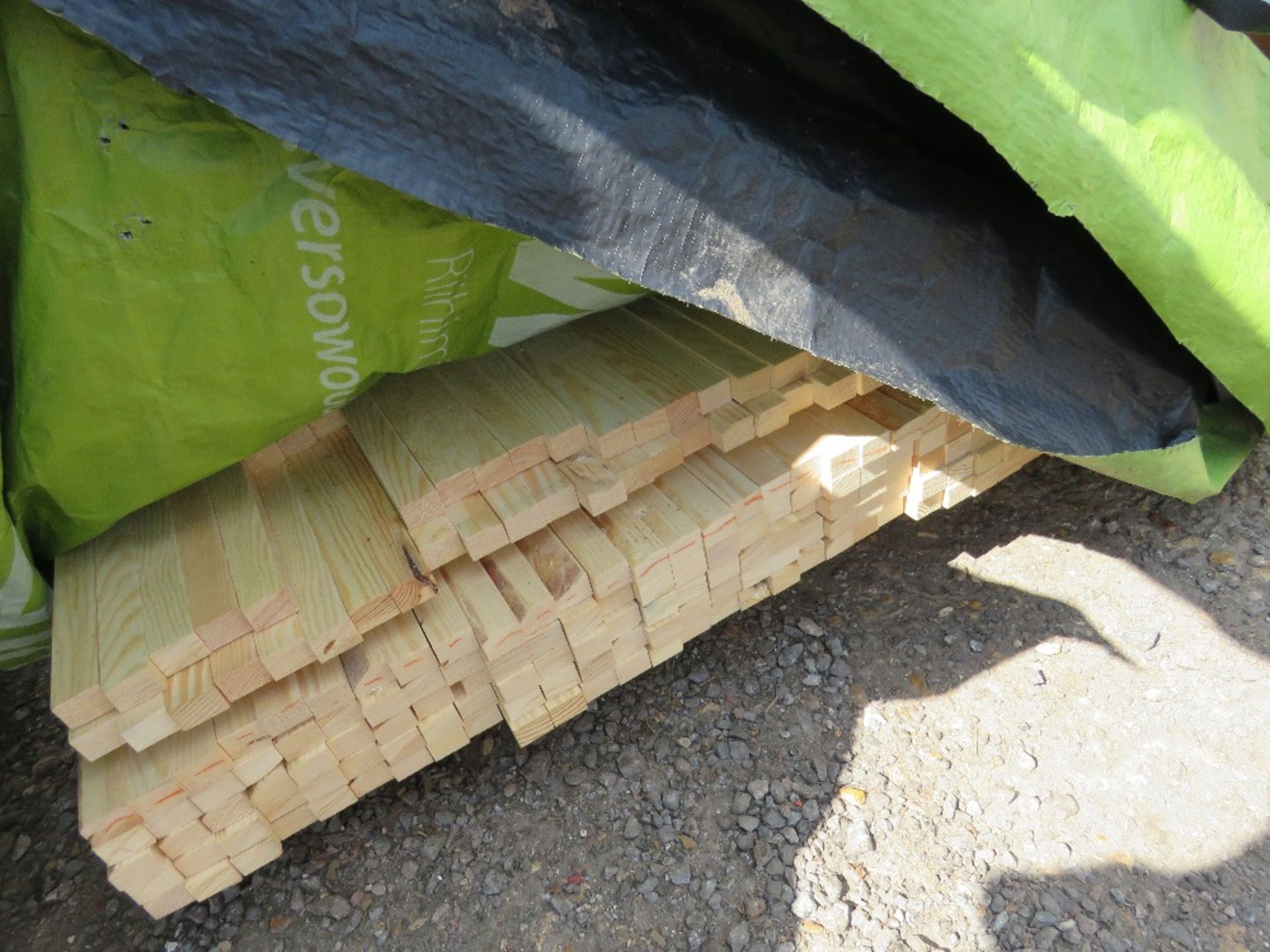 ASSORTED TIMBER SLATS, BOARDS AND "U" PROFILE FENCE TIMBERS, 1.8M LENGTH APPROX. - Image 5 of 5