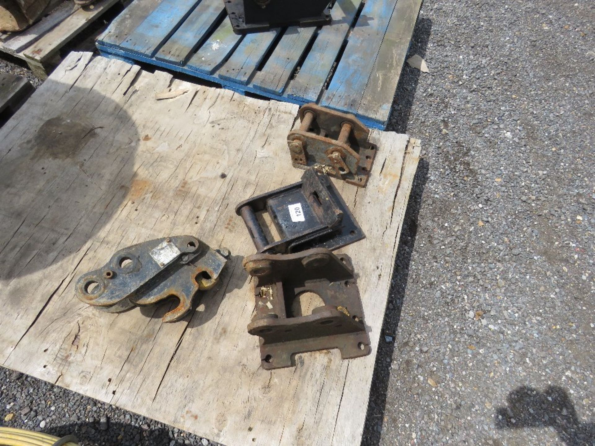 3 X EXCAVATOR BREAKER BRACKETS PLUS A RHINOX 30MM PINNED QUICK HITCH, UNTESTED. - Image 2 of 2