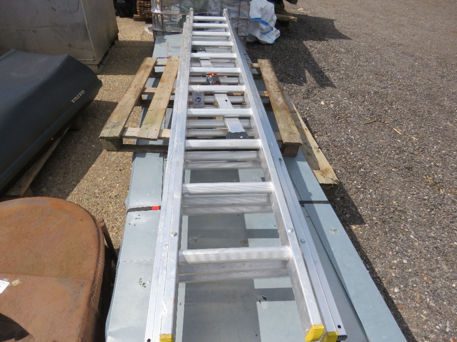 3 STAGE ALUMINIUM LADDER WITH STABILISER BAR. - Image 2 of 2