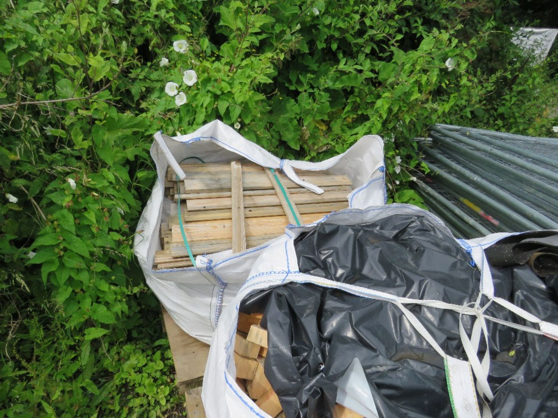 4 X BULK BAGS OF WOOD OFFCUTS, SUITABLE FOR FIRE WOOD. - Image 3 of 3