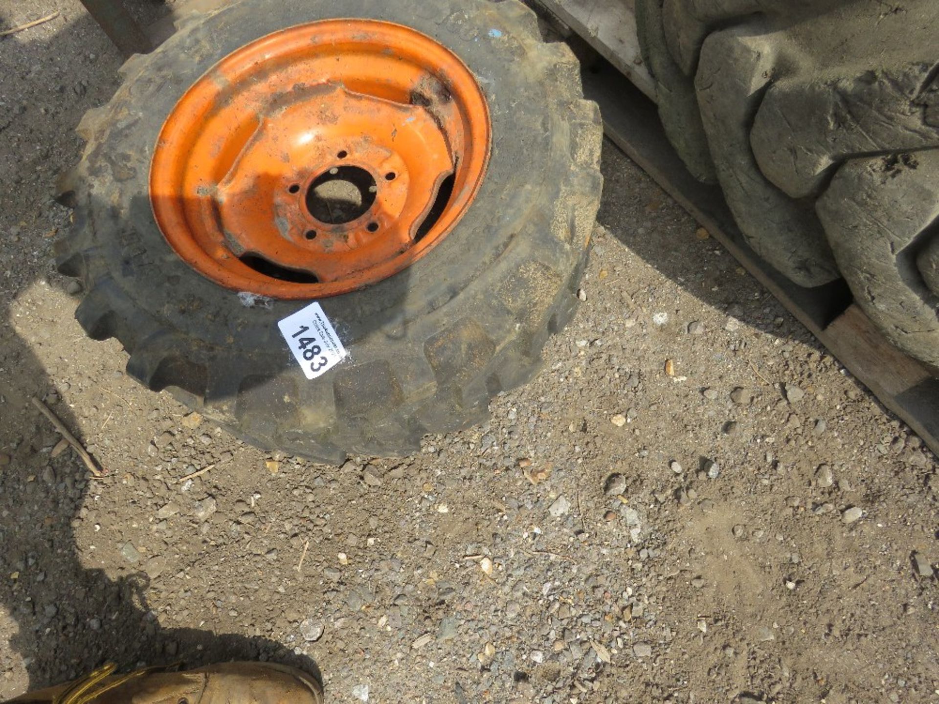 SMALL SKID STEER WHEEL AND TYRES, 23X8.50 SIZE. - Image 3 of 3